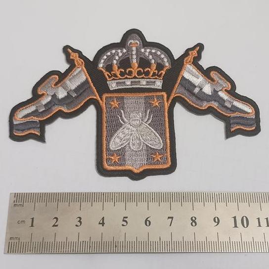 آرم پارچه ای گلدوزی سلطنتی زنبور