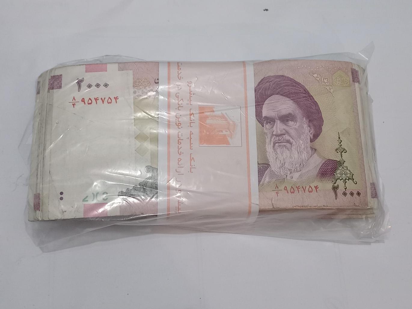 بسته صد برگ 2000 ریال دست دوم تمیز