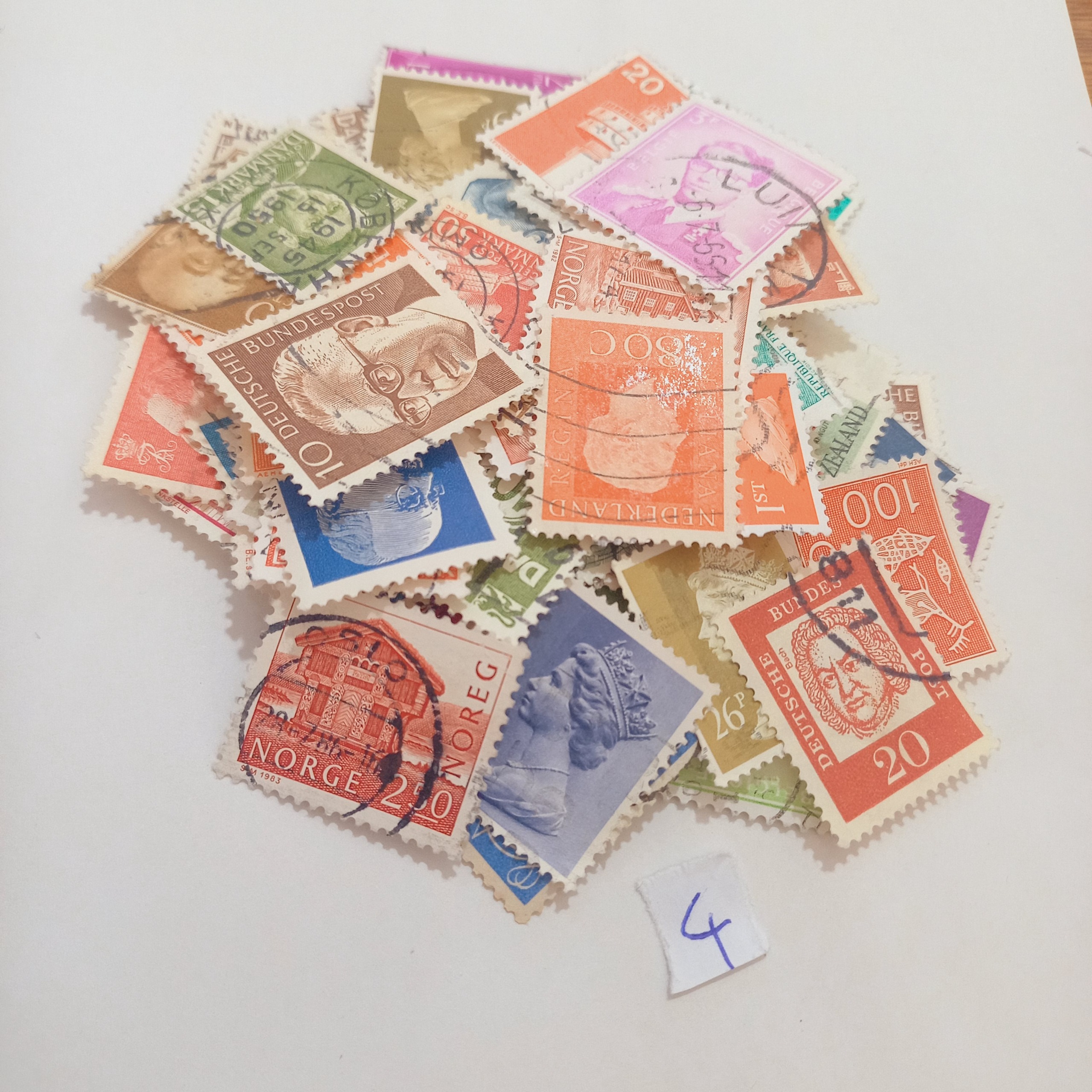 100 برگ تمبر مختلف باطله خارجی کد 4