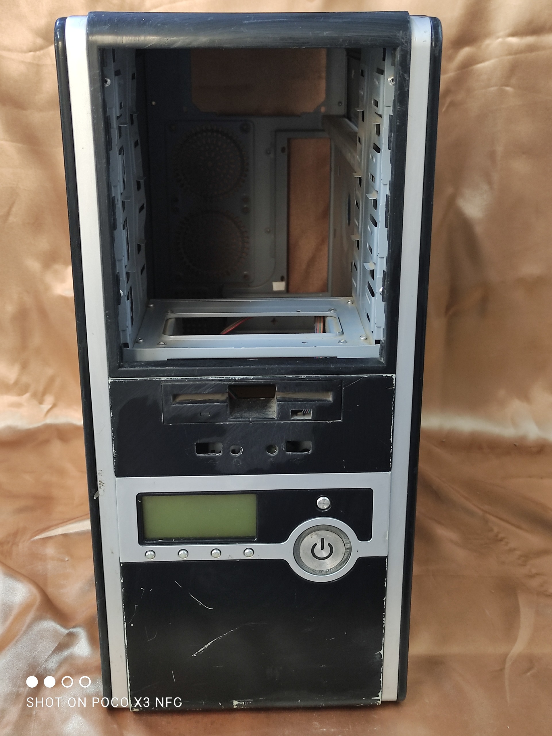 کیس خالی کامپیوتر مشکی  دماسنجدارme37