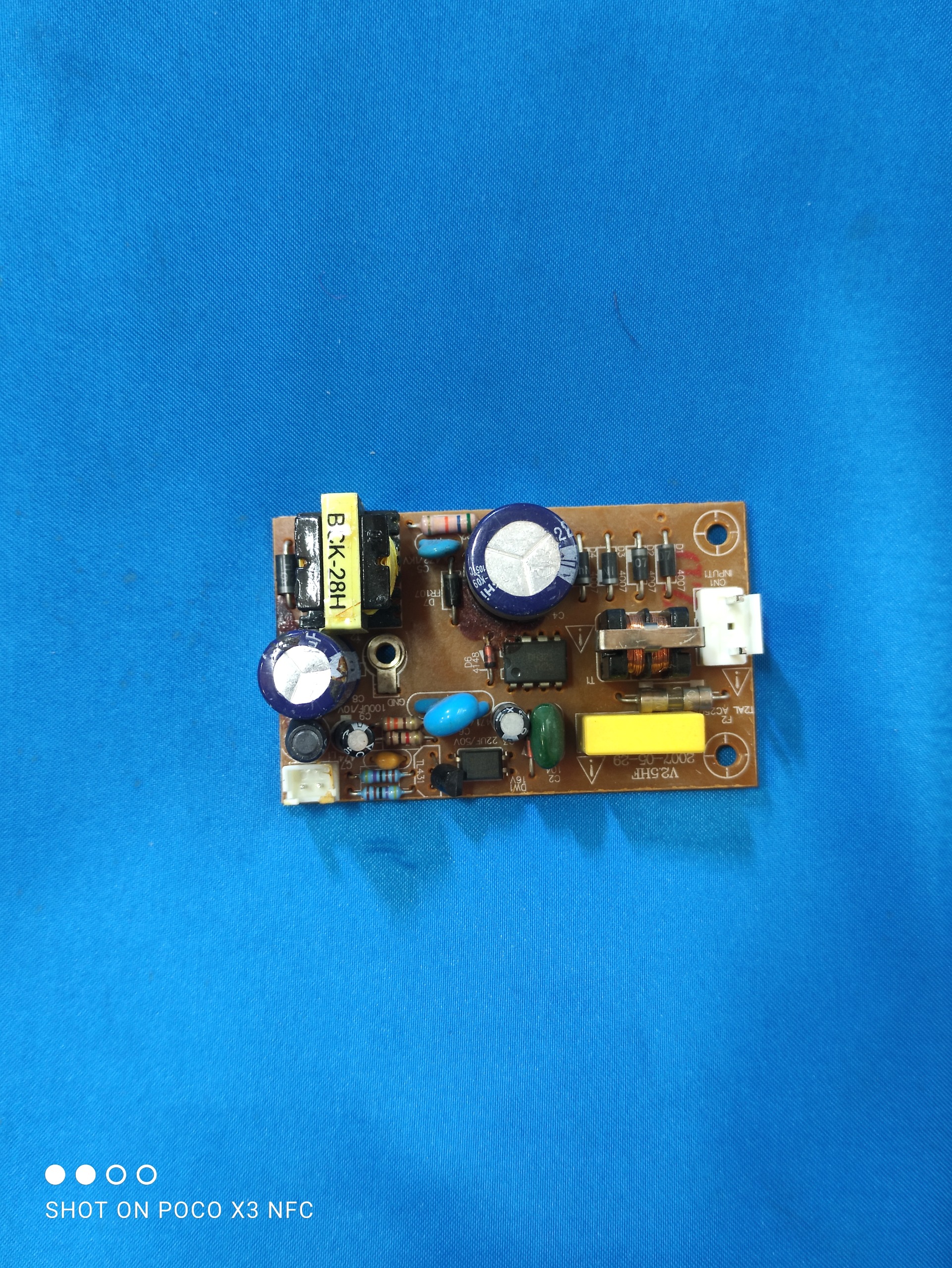 V25HF KARESCOMPUTER 600 برد تغذیه