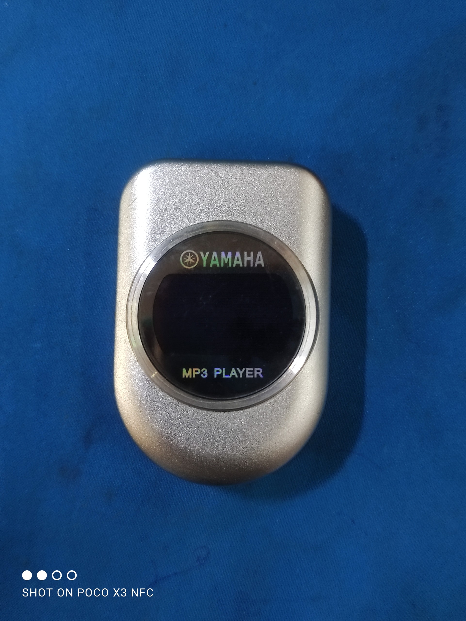 YAMAHA KARES 708 MP3