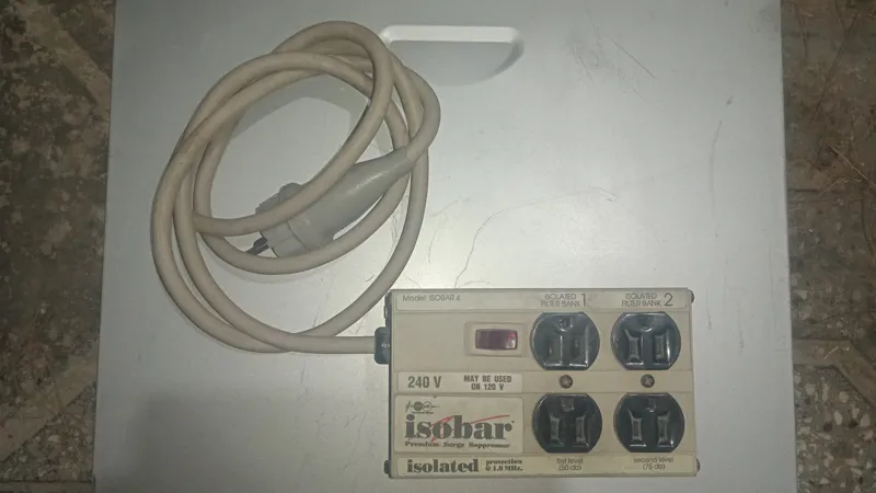 محافظ برق Tripp Lite Isobar 4 Outlet، 6