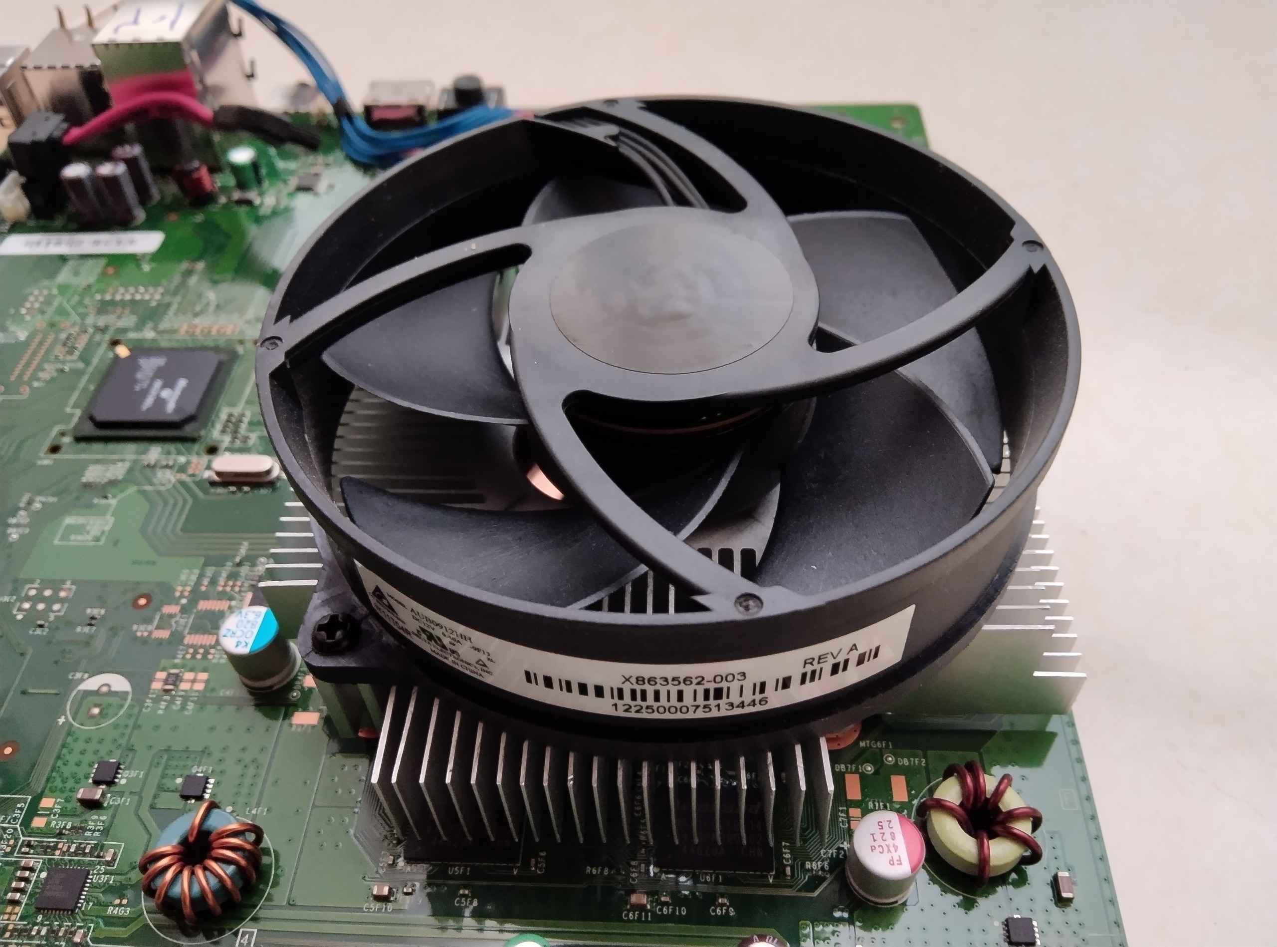 فن هیت سینک xbox 360 slim اصلی رو دستگاهی