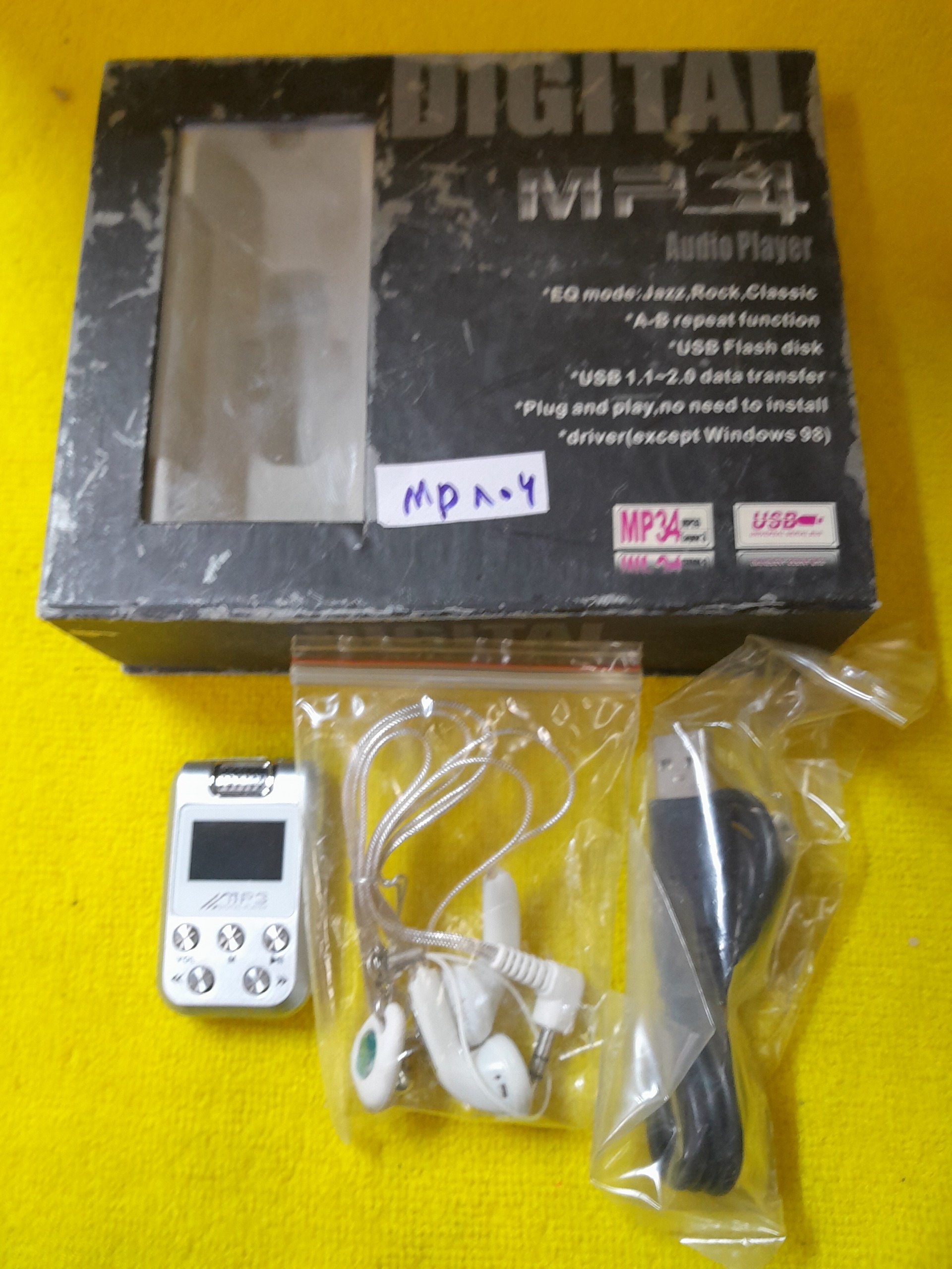 MP3 PLAYER 1GB کدMP806
