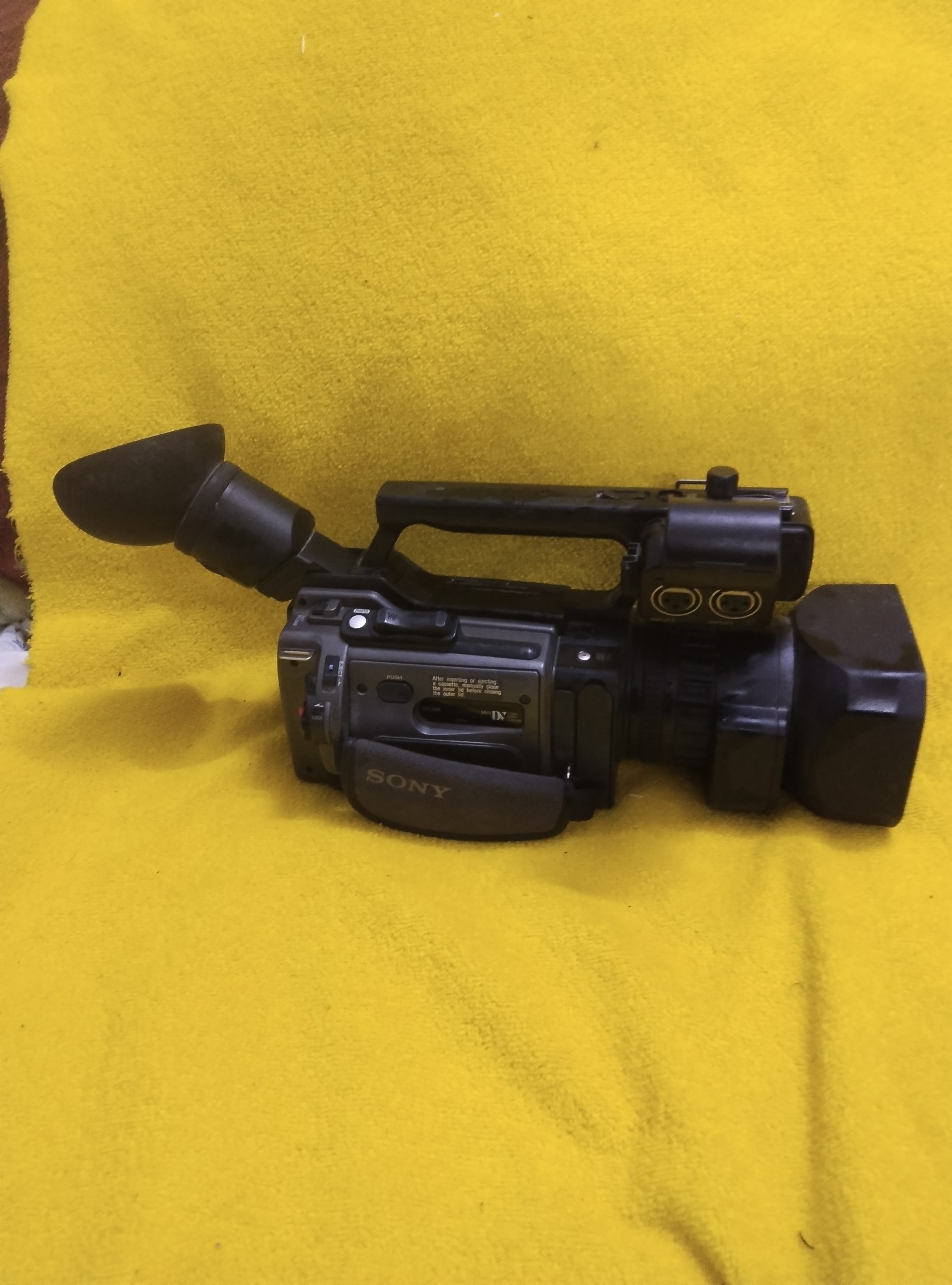 دوربین فیلمبرداری حرفه ای sony DSR-PD170P کد1