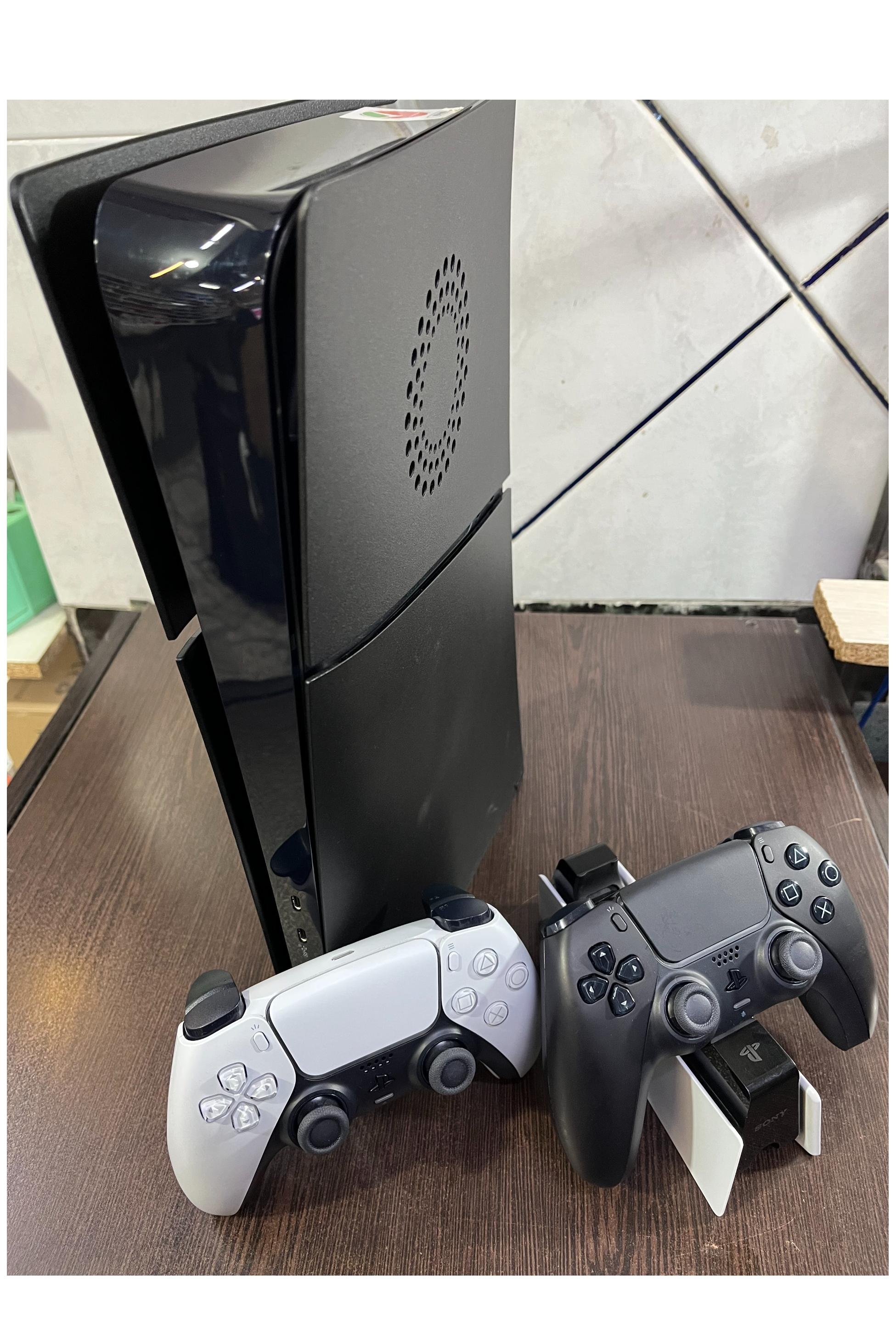 PS5 دیجیتال همراه دو دسته و شارژر