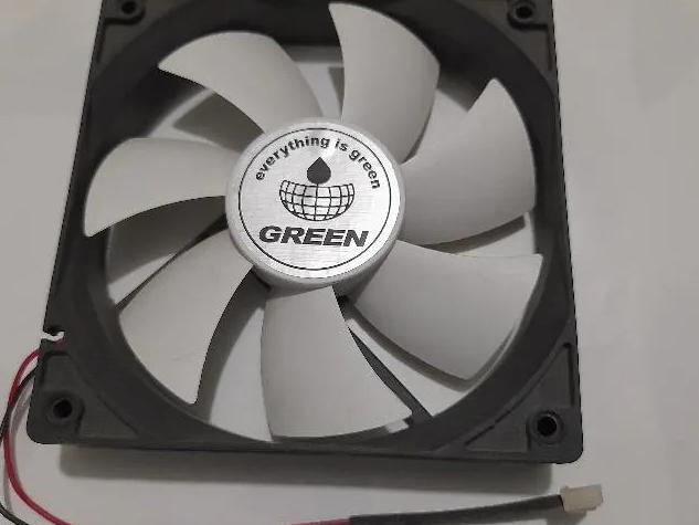 فن GREEN با پره های رنگی