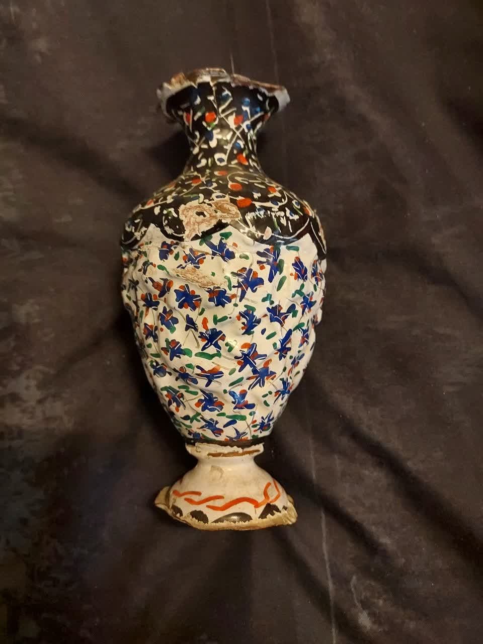 گلدان قدیمی مسی