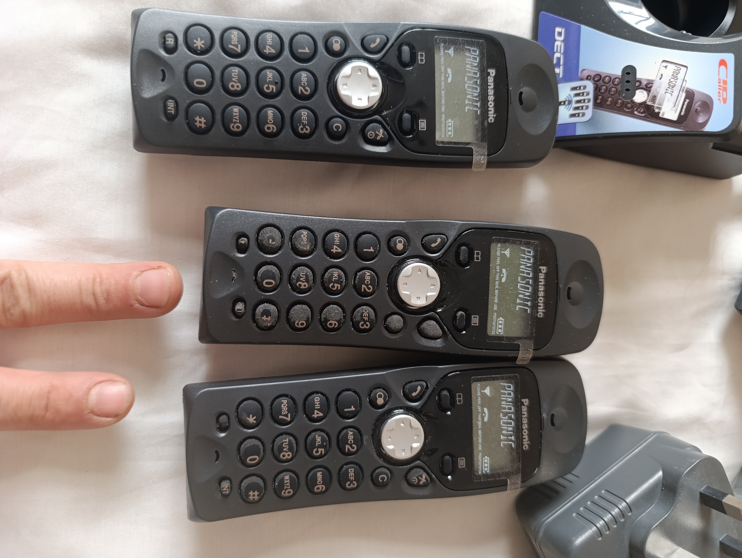 تلفن بیسیم پاناسونیک KX-TCD433 توضیحات دارد