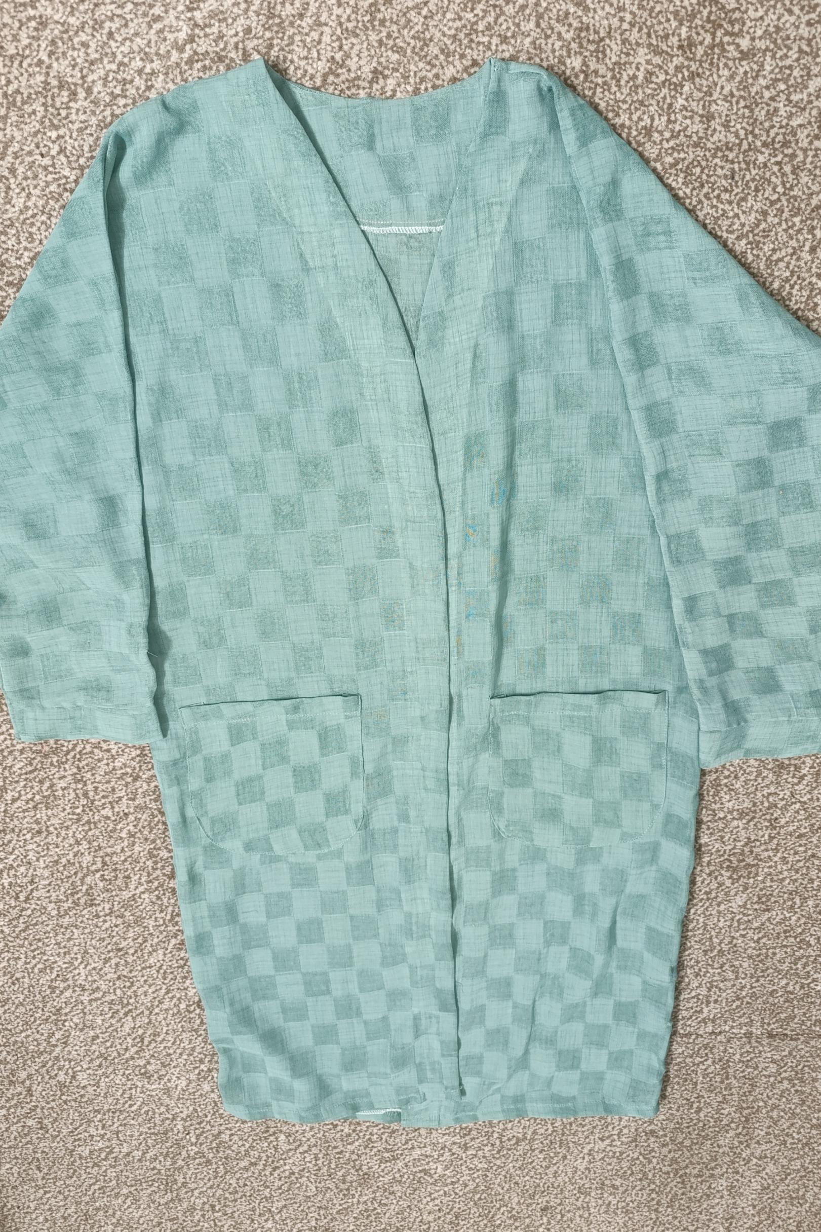 مانتو نازک و خنک سایز 48 جلو باز