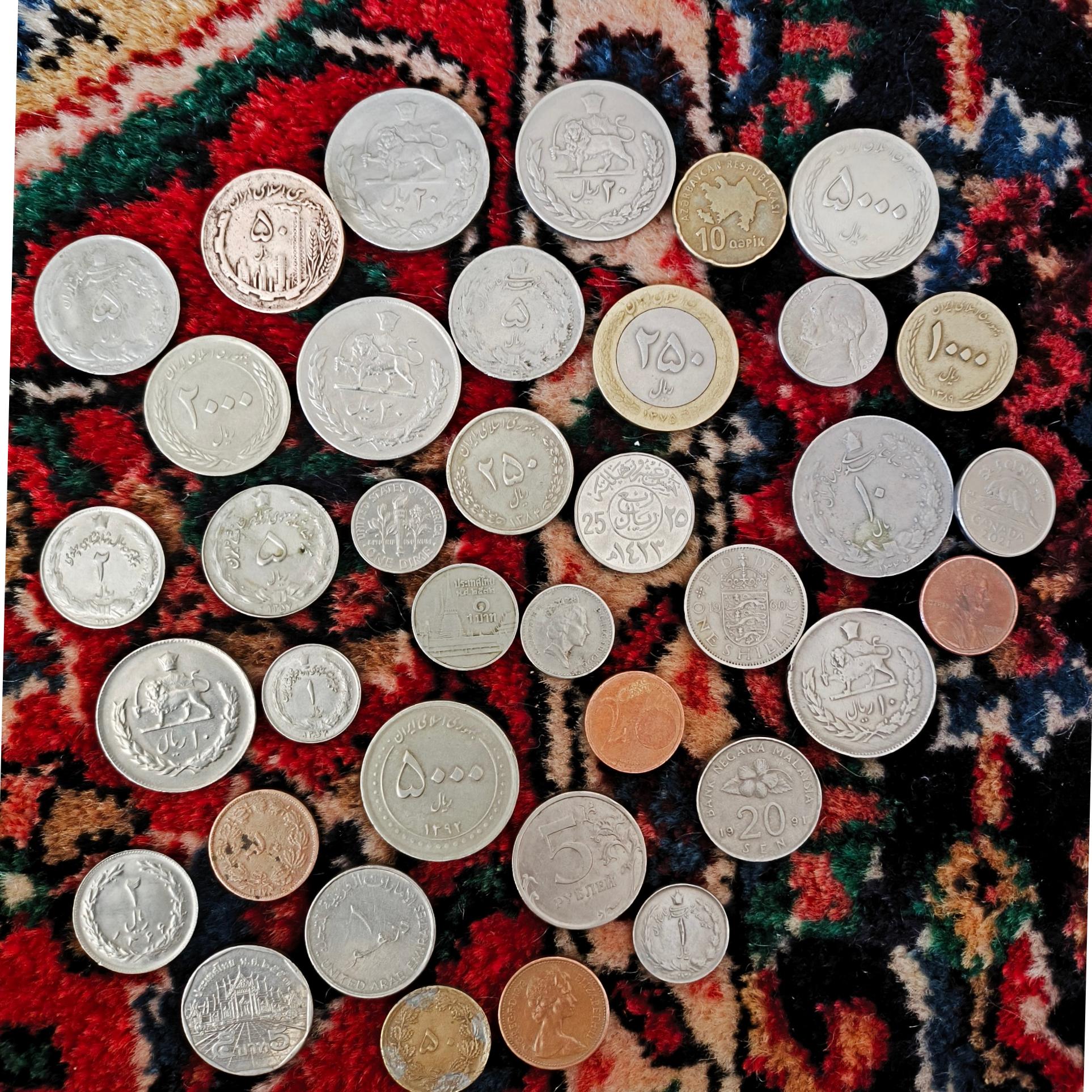 37 عدد سکه خارجی و ایرانی