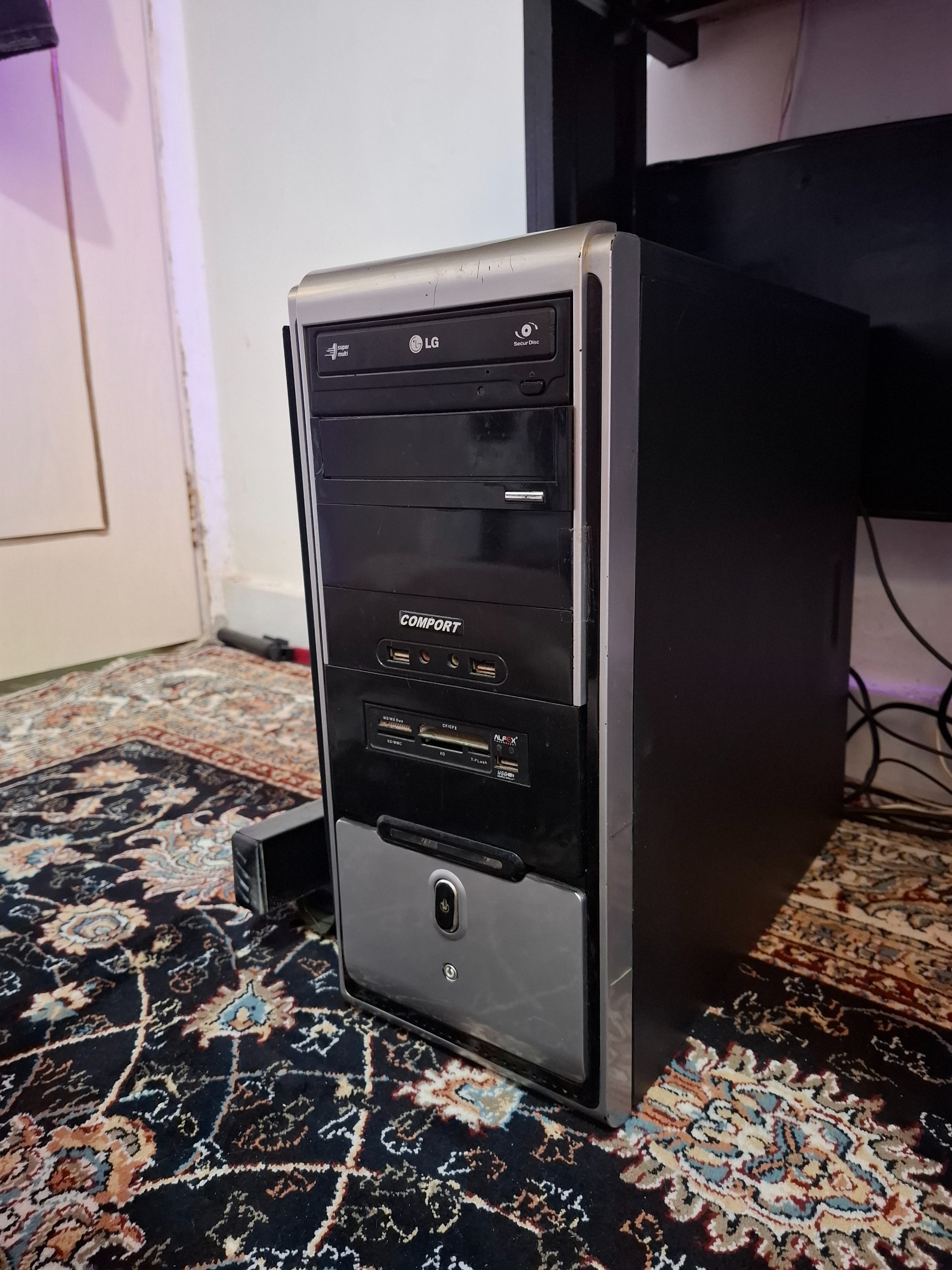 کیس و مانیتور مناسب