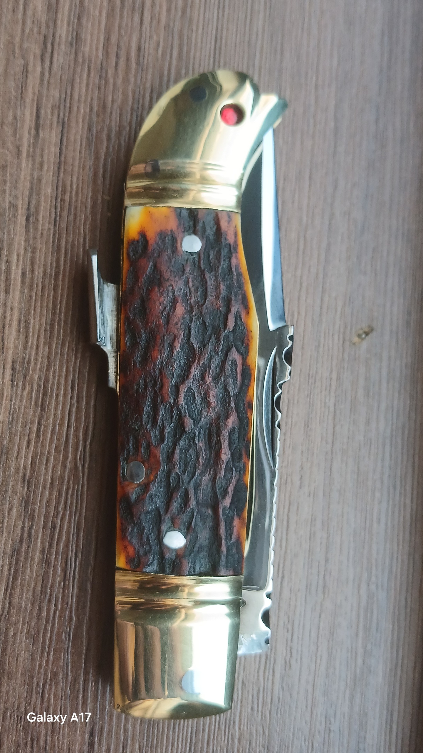 چاقوی ضامندار دسته شاخ طبیعی گوزن