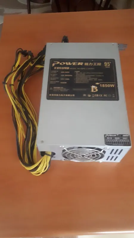 منبع تغذیه LianLee 12volts 138amps
