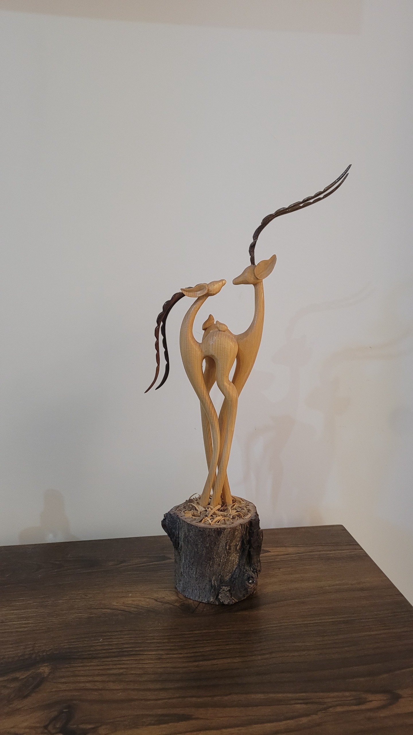 مجسمه دست ساز چوبی