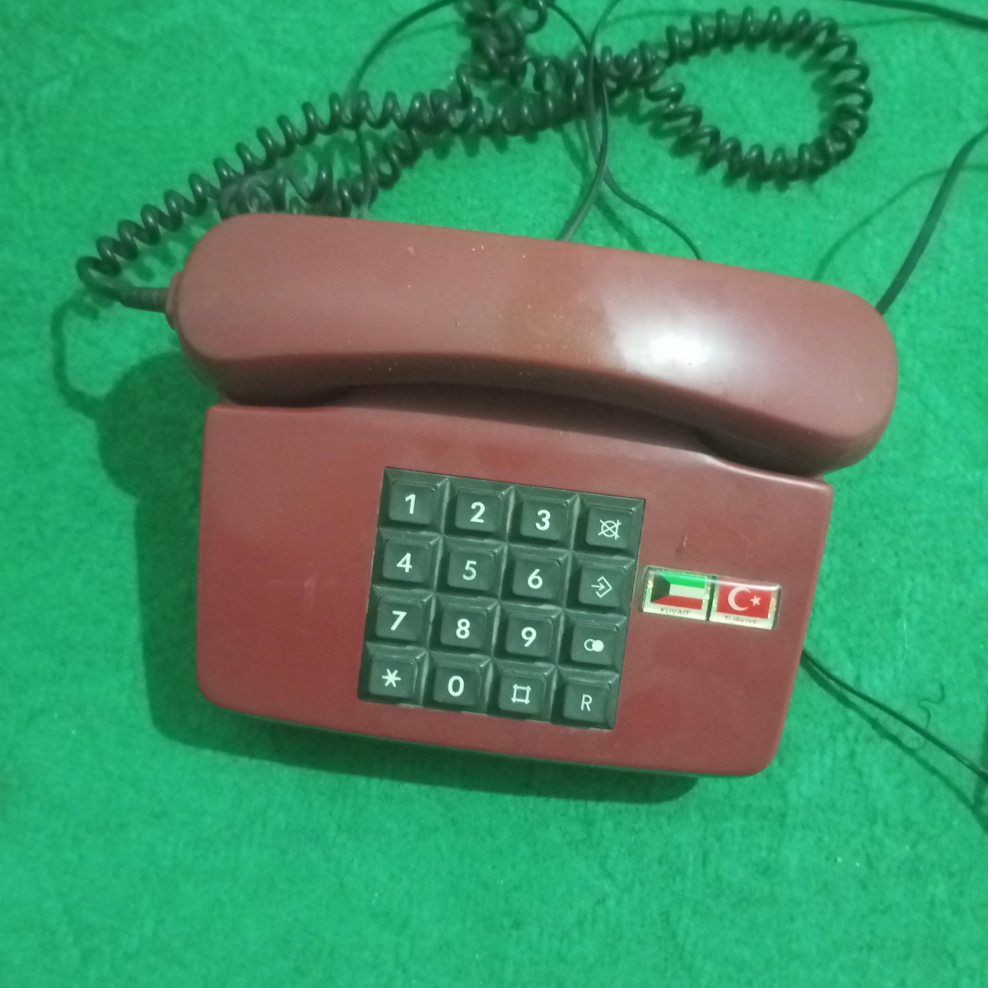 تلفن رو میزی
