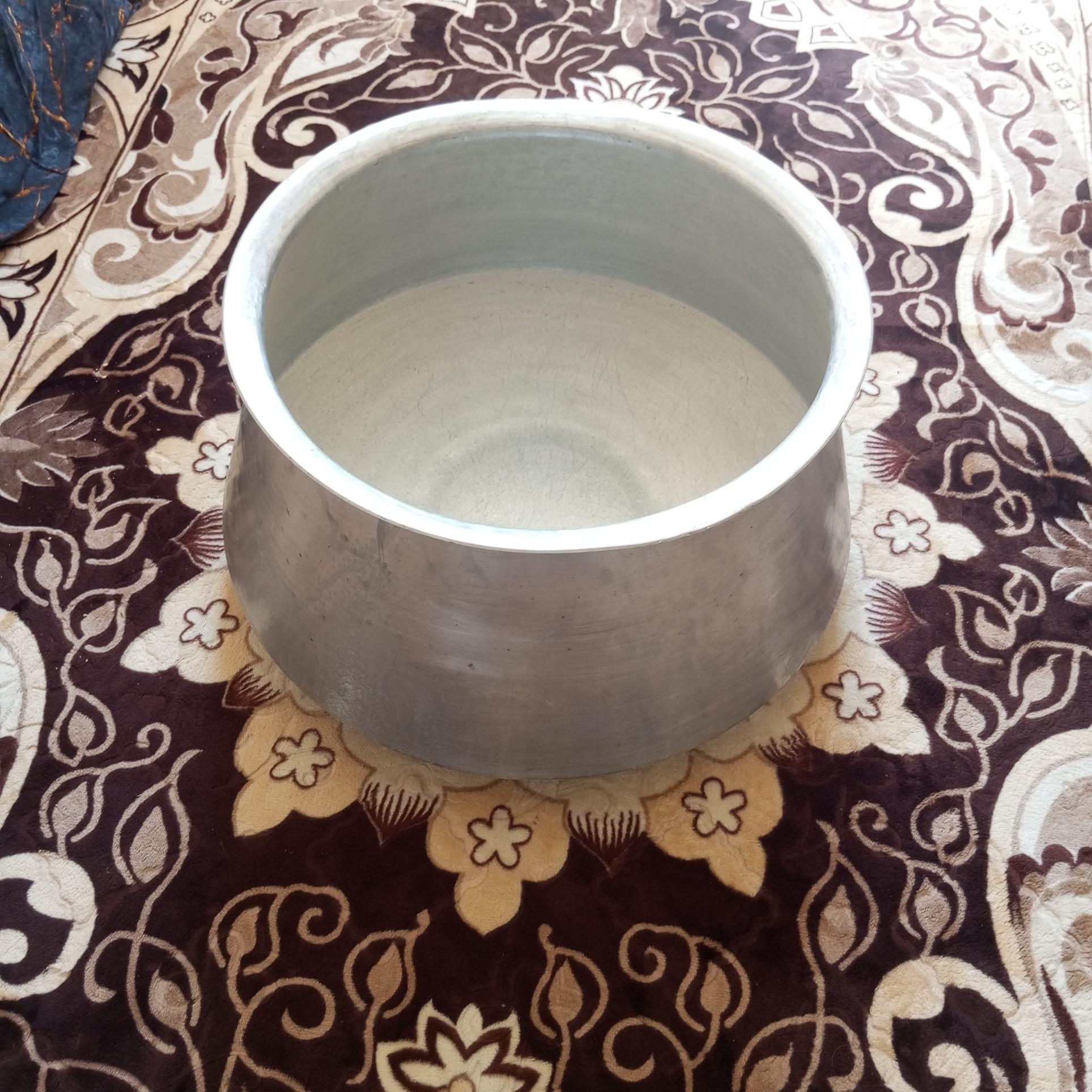 دیگ قدیمی بزرگ