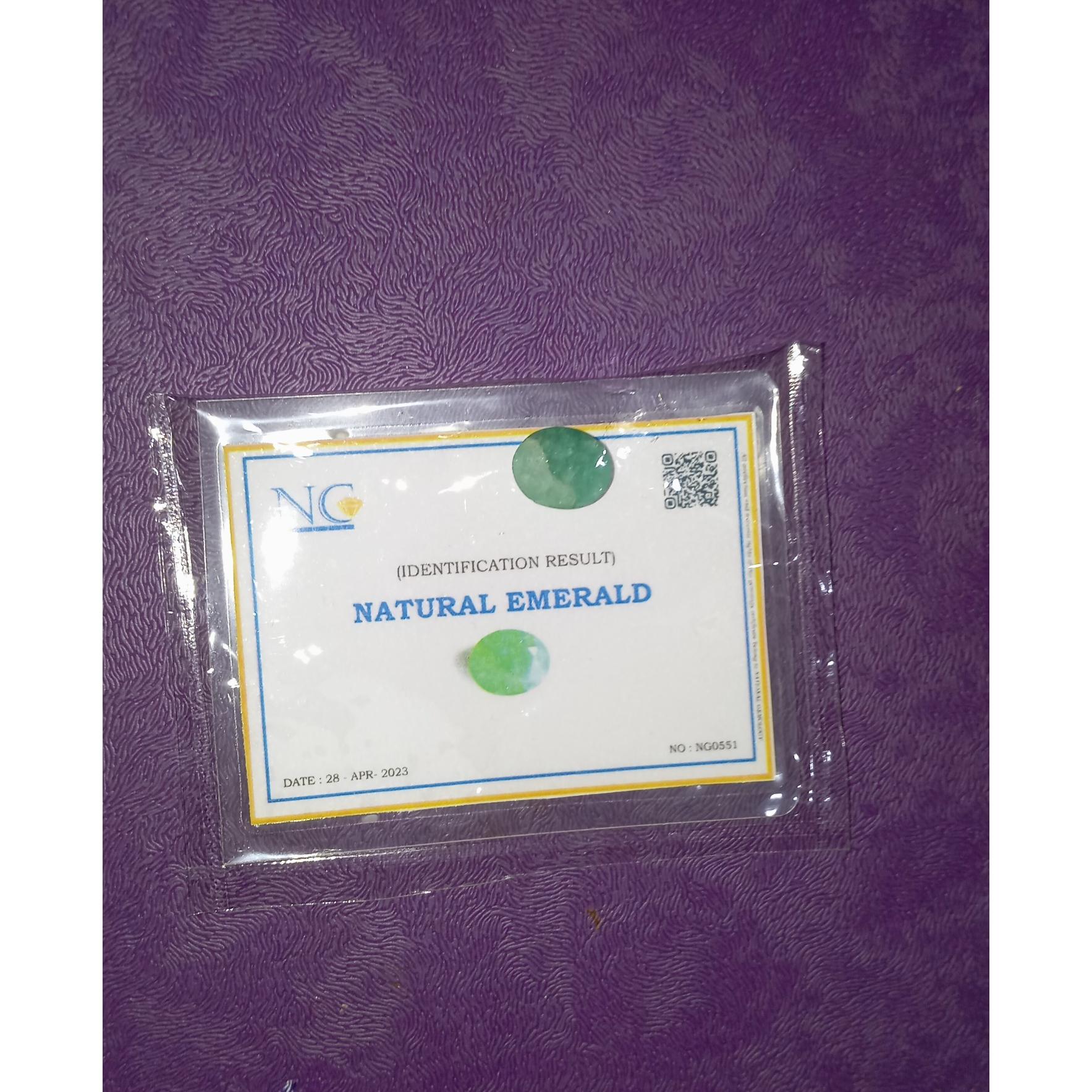 نگین زمرد با شناسنامه