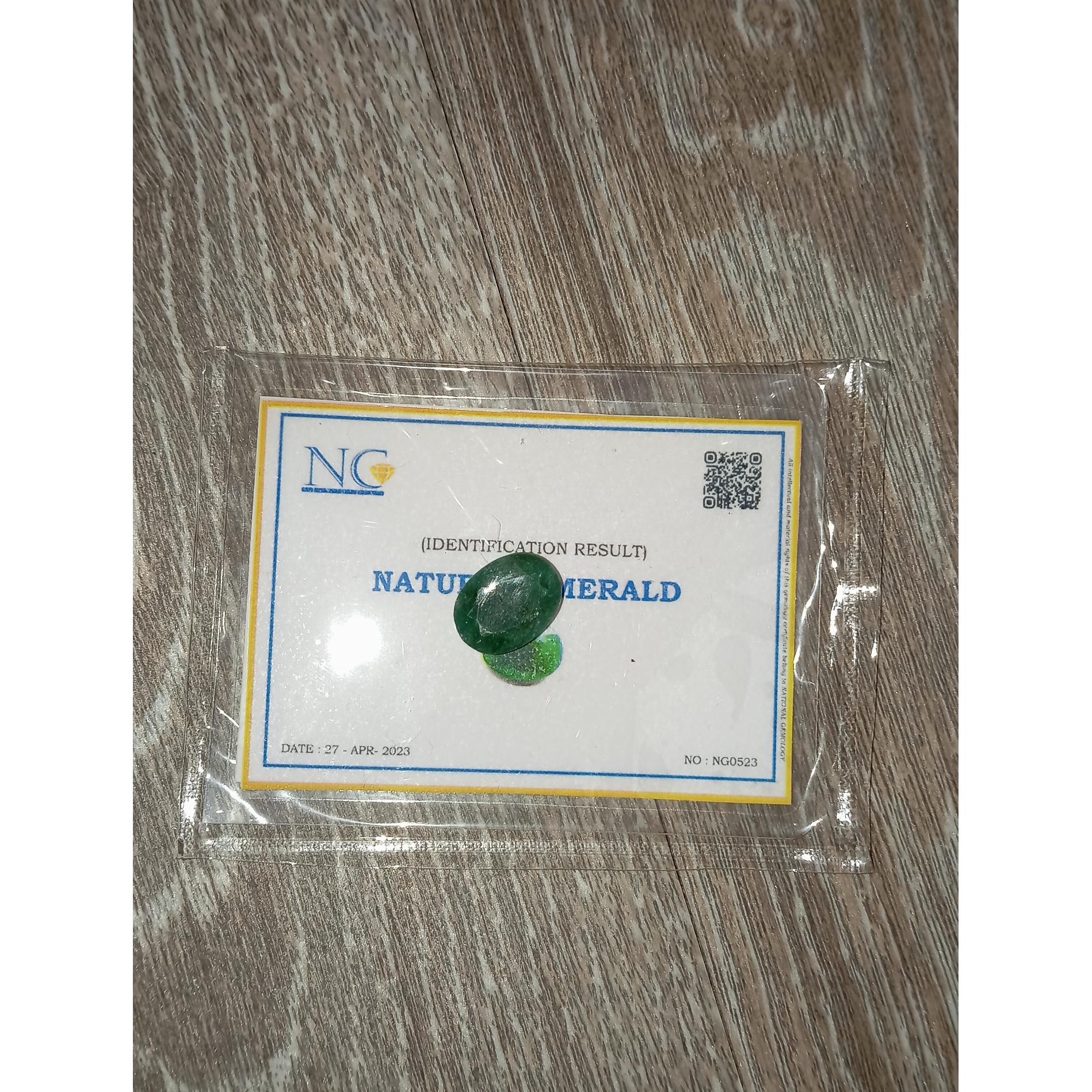 نگین زمرد با شناسنامه