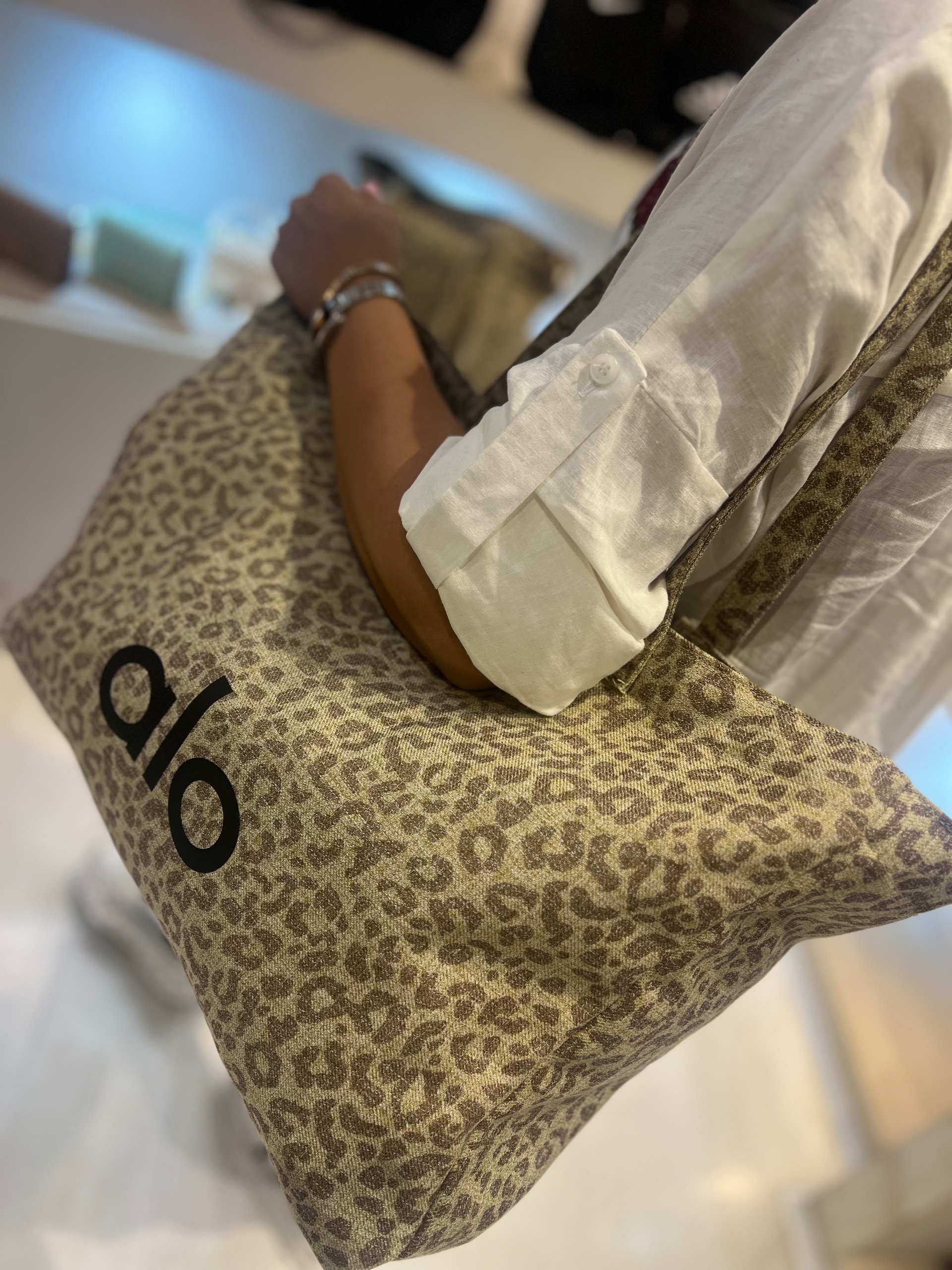 کیف بزرگ پلنگی طرح alo