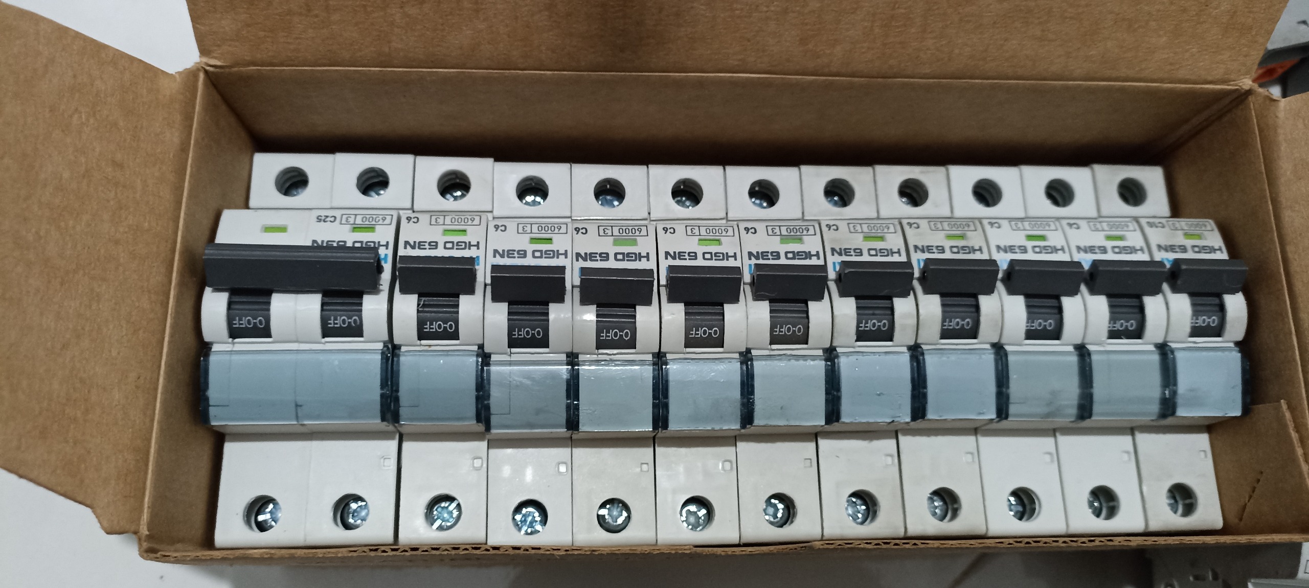 قطعات برق صنعتی