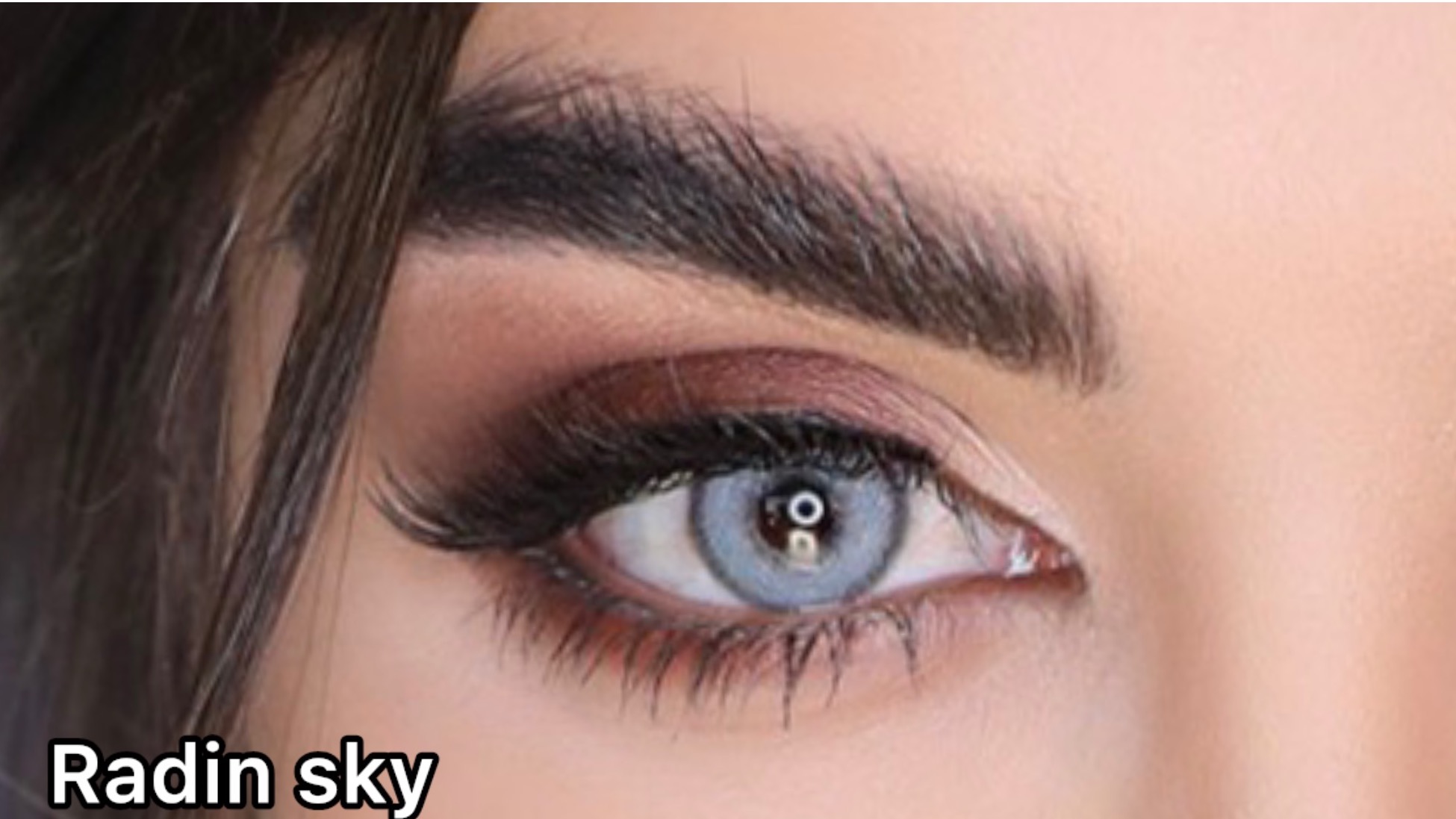 لنزطبی رنگی آبی یخی دورمشکی سالانه Radin Sky