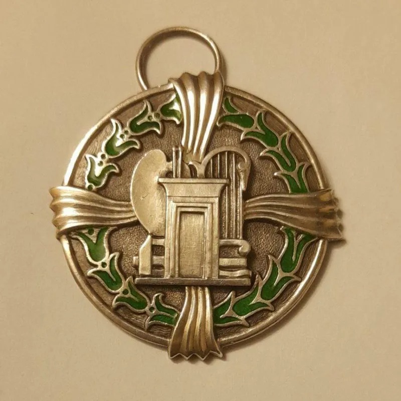 مدال نشان یادبود نقره هنر و موسیقی دوره پهلوی