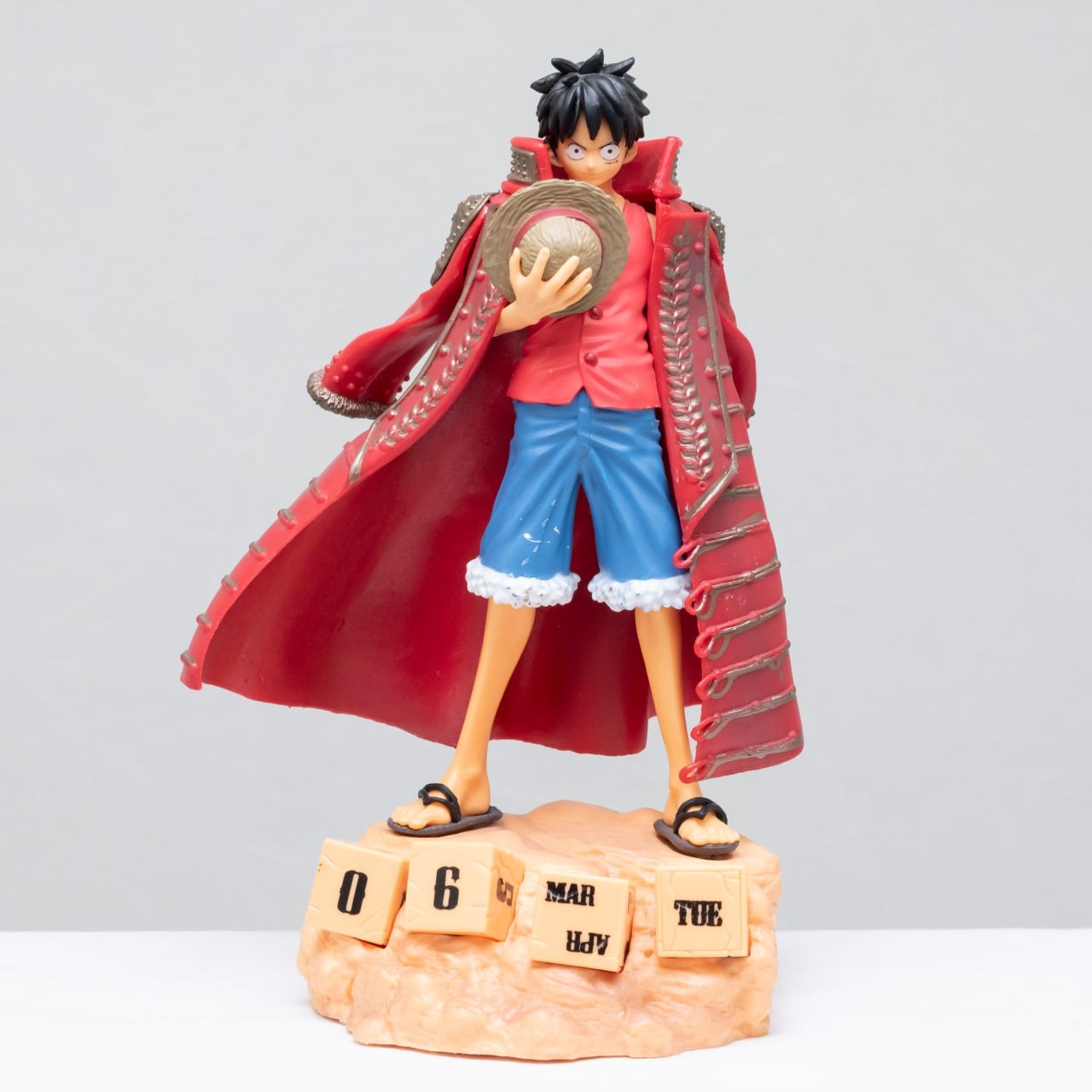 فیگور وان پیس لوفی تقویم دار