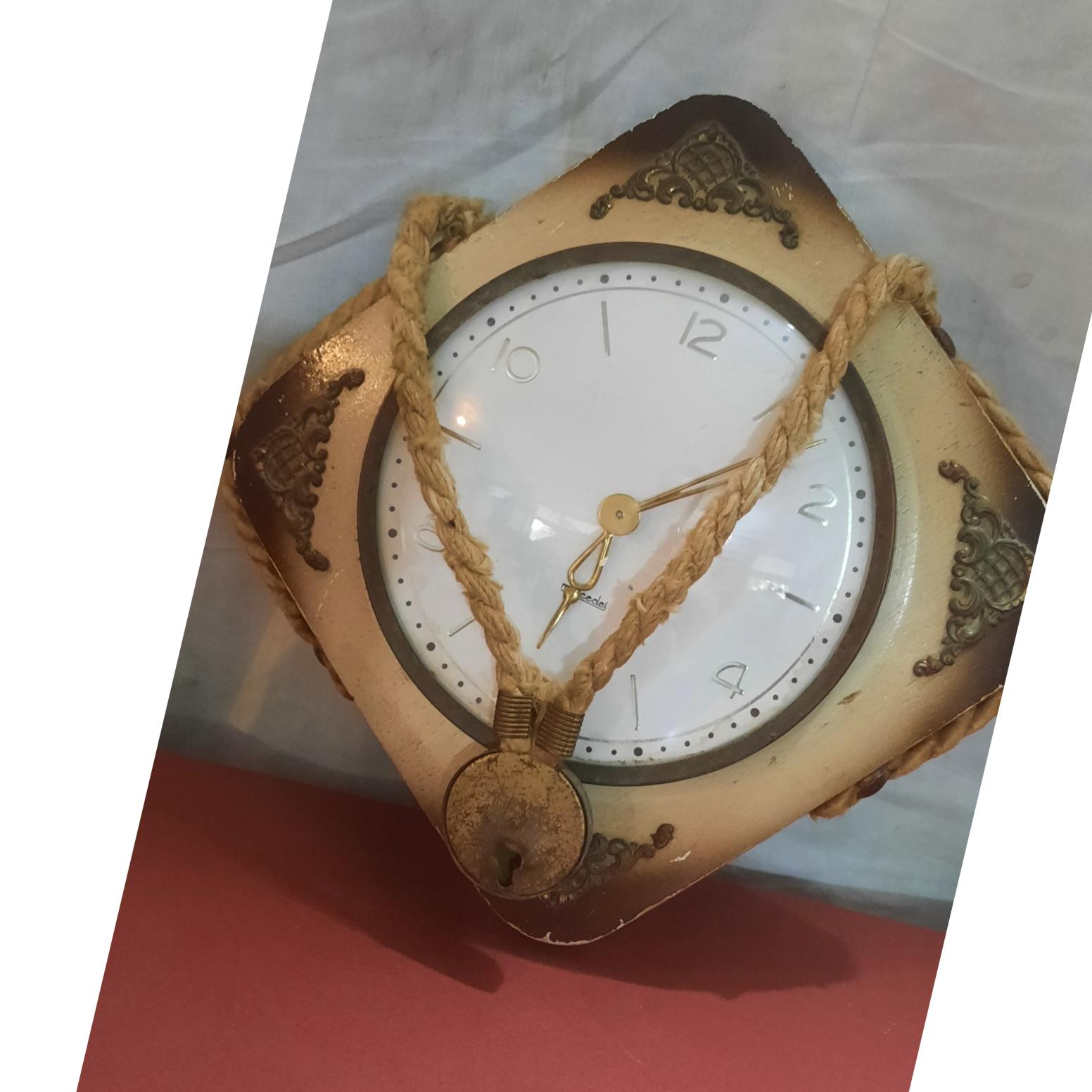 ساعت دیواری کوکی قدیمی