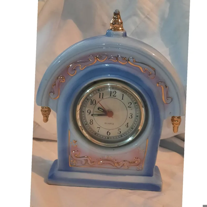 ساعت رومیزی قدیمی بدنه سرامیکی با موتور آرام گرد