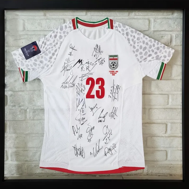 پیراهن رامین رضاییان با امضای همه ملی پوشان