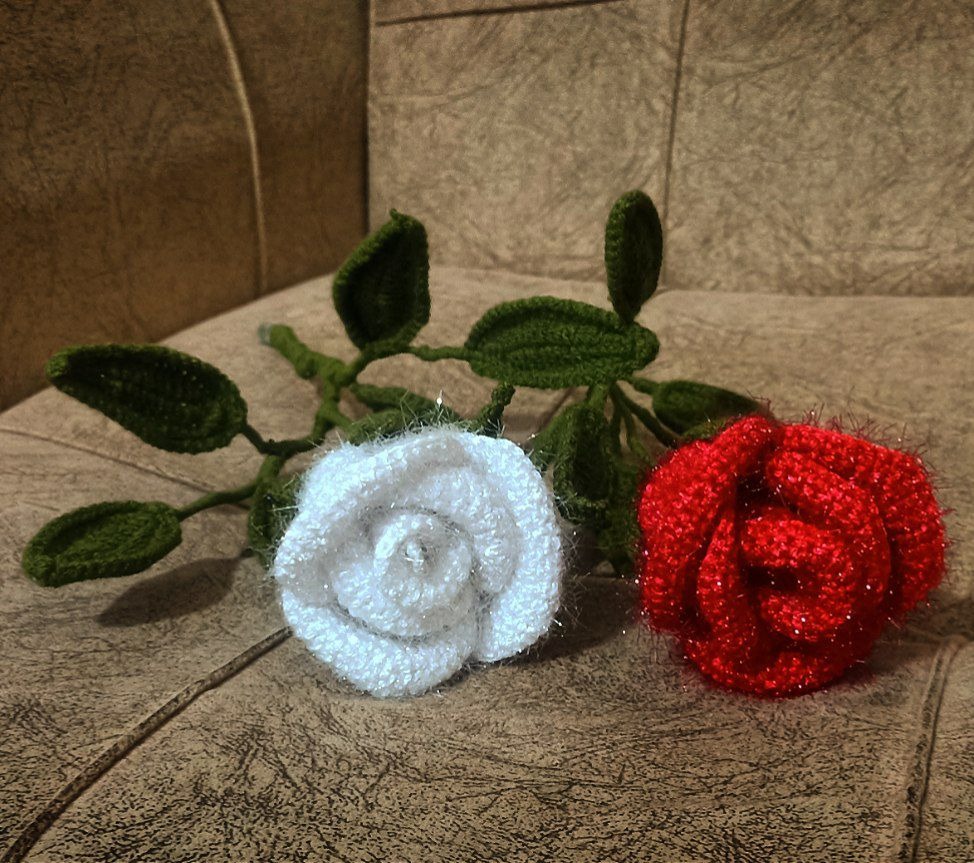 گل رز بافتنی