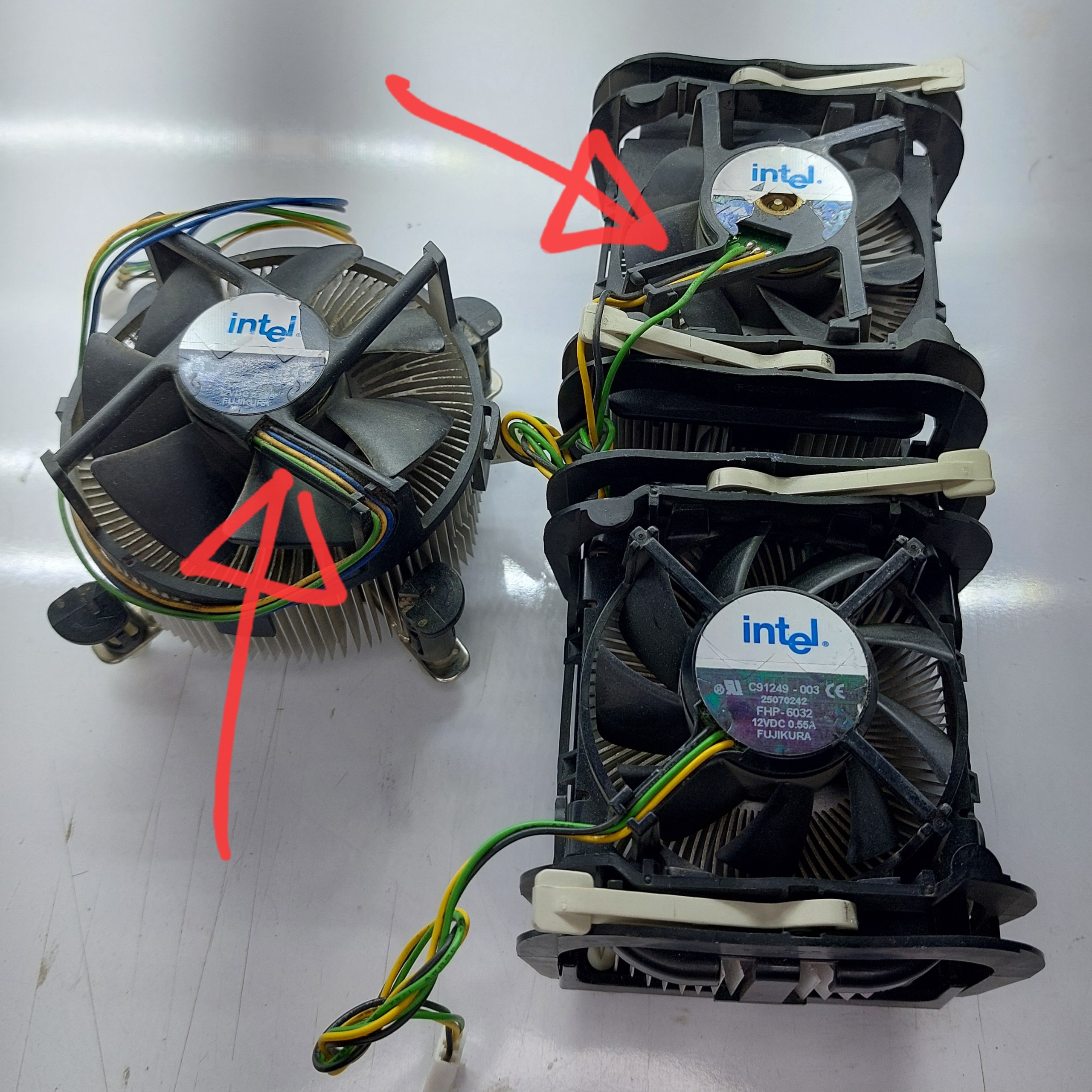 سه عدد فن خنک کننده CPU. اینتل