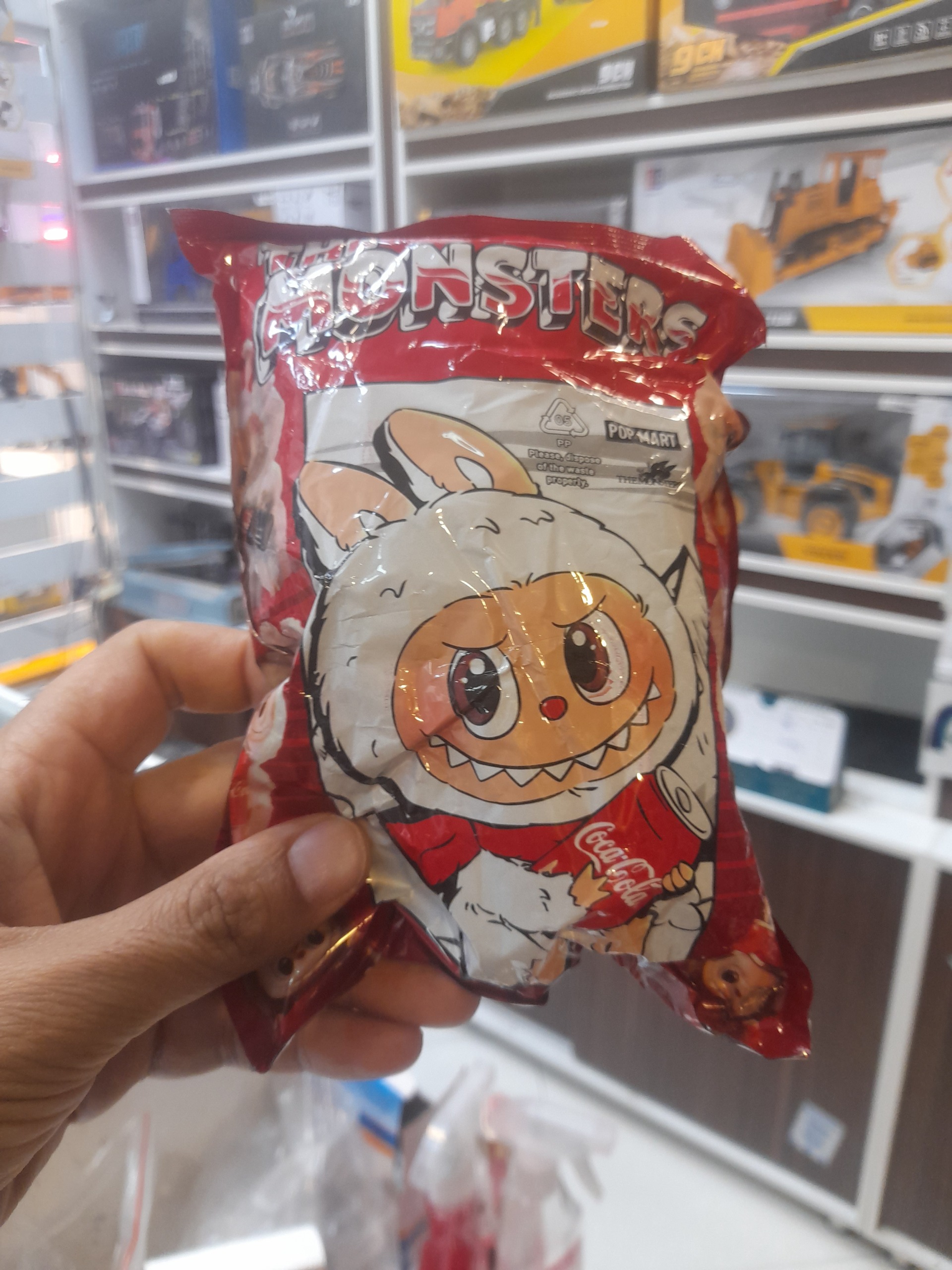 عروسک لبوبو مدل کوکاکولا