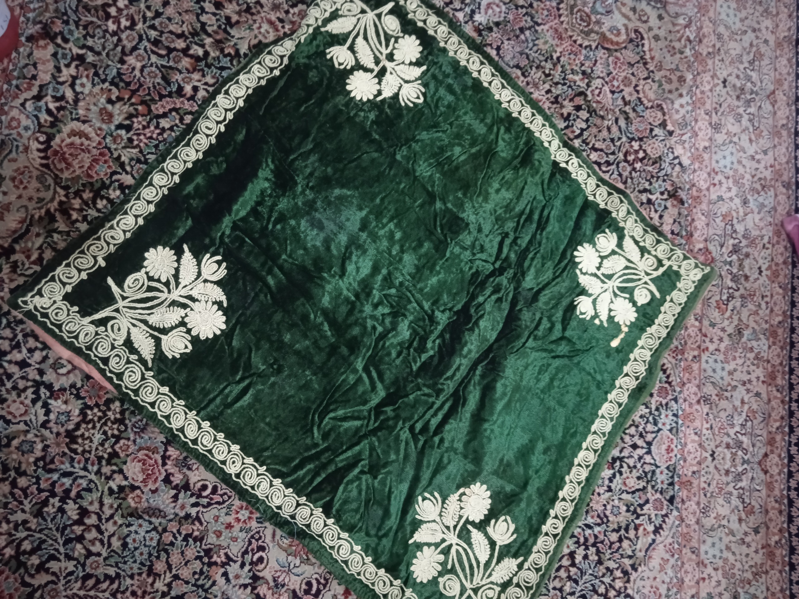 رومیزی مخمل سبز
