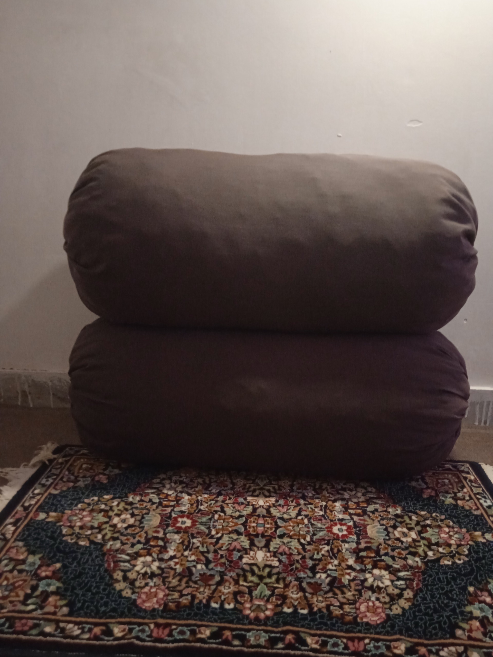 بالشت سنتی گرد