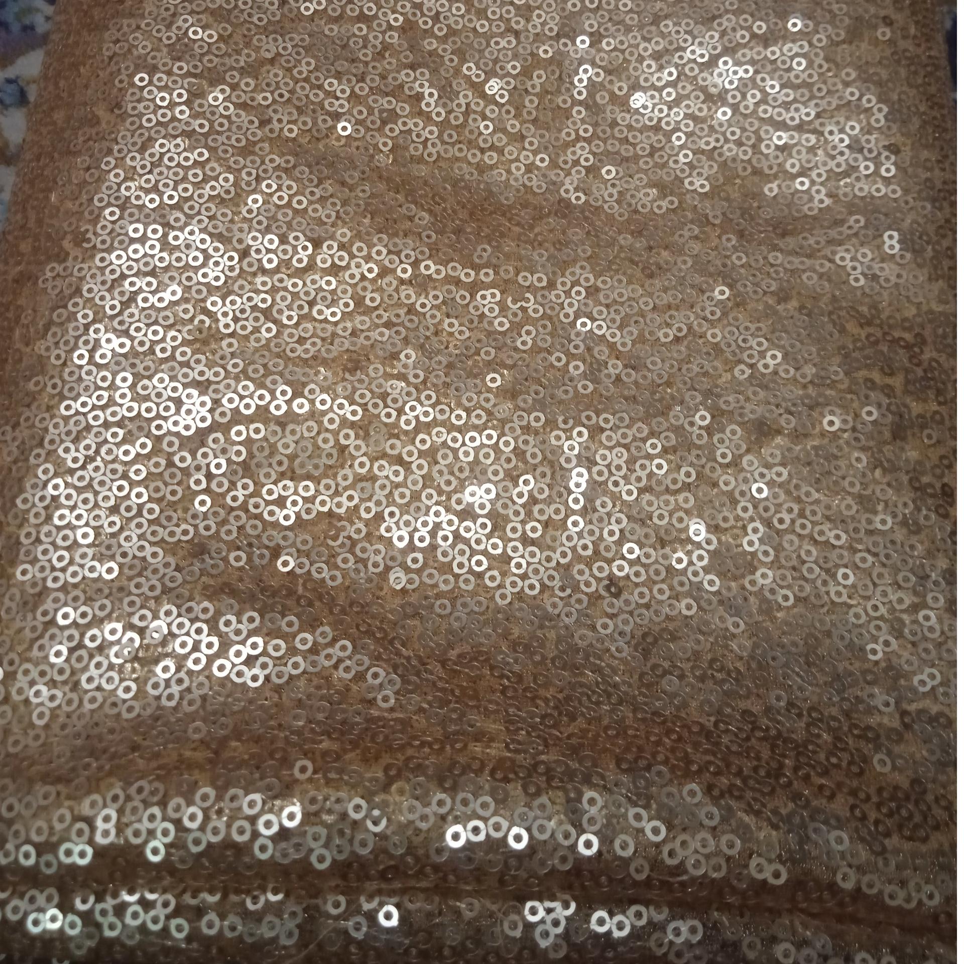 پارچه پولکی دوزی