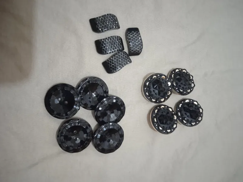 دکمه لباس مجلسی