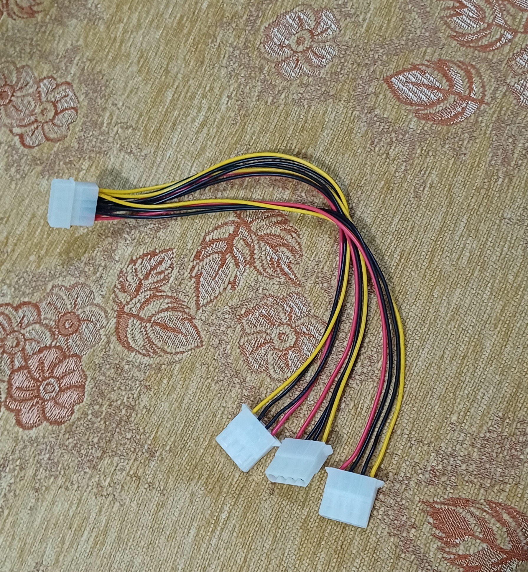 کابل برق 4 پین 1 به 3