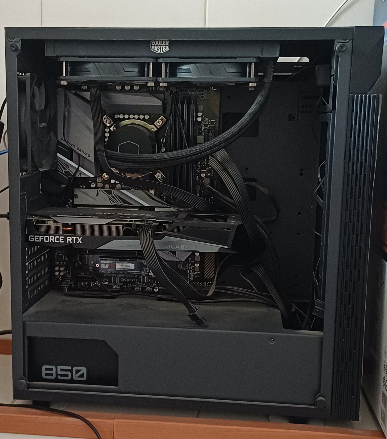 کیس کامپیوتر DDR4