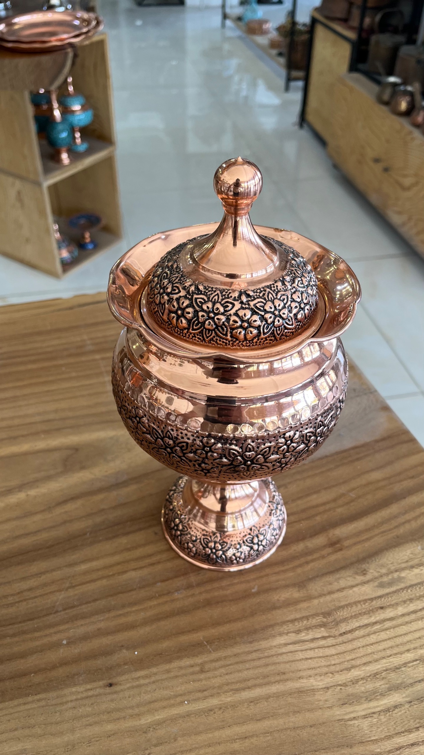 شکلات خوری پایه دار درب دار مسی