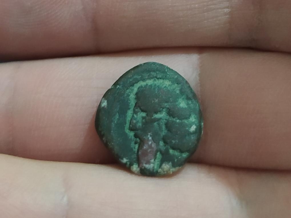سکه مسی قدیمی مطابق تصاویر