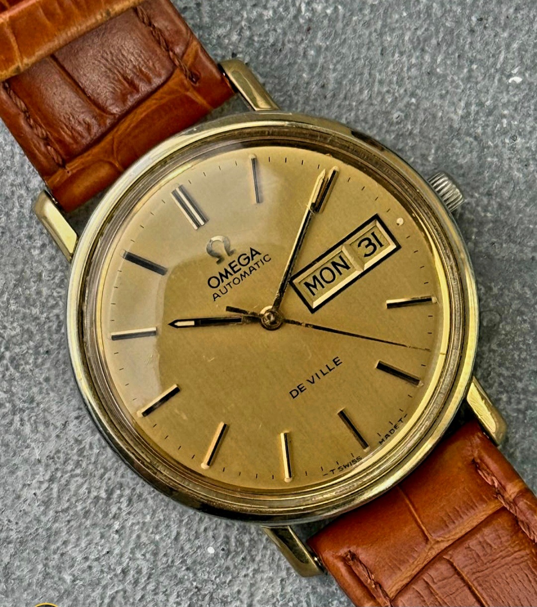 ساعت مچی قدیمی امگا