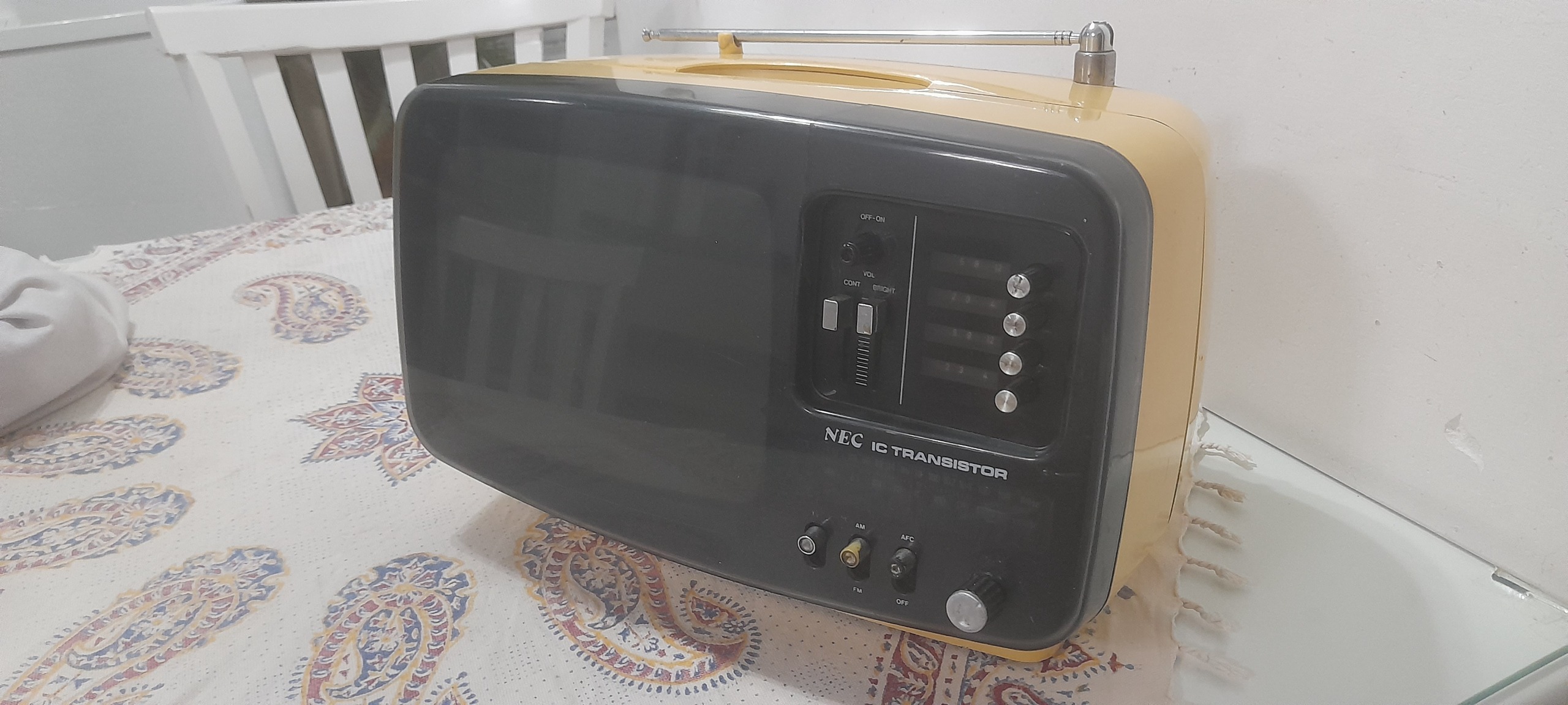 تلویزیون دو کاره قدیمی 10 اینج هست فکر کنم