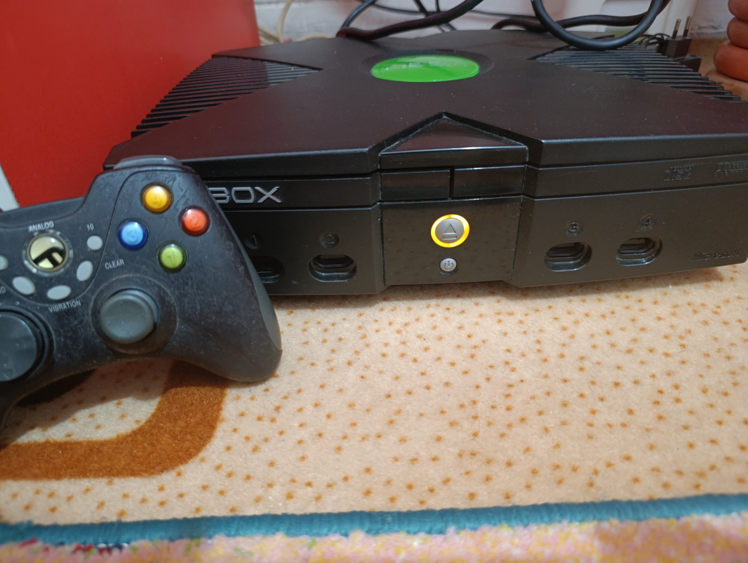 دستگاه ایکس باکس کلاسیک قدیمی