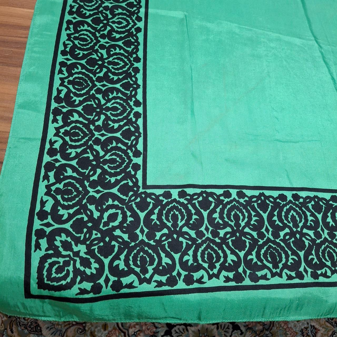 دستمال گردن قدیمی دورتادور نقش دار ساتن وینتیج