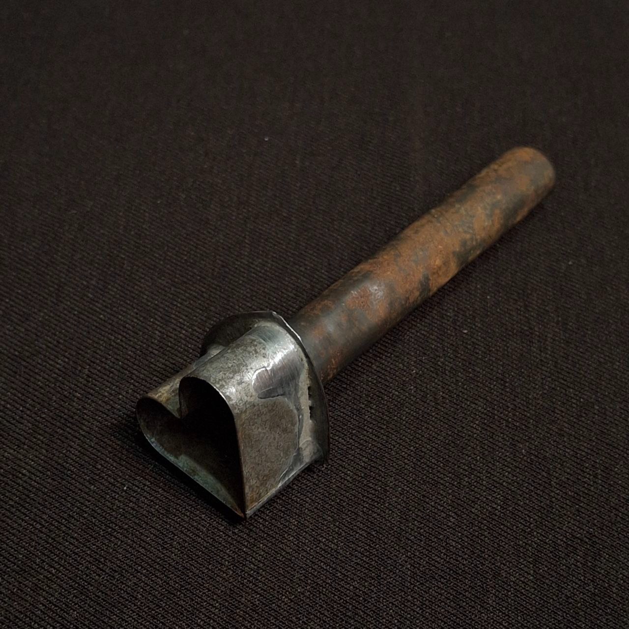 قالب قدیمی طرح قلب مربوط به شیرینی نخودچی