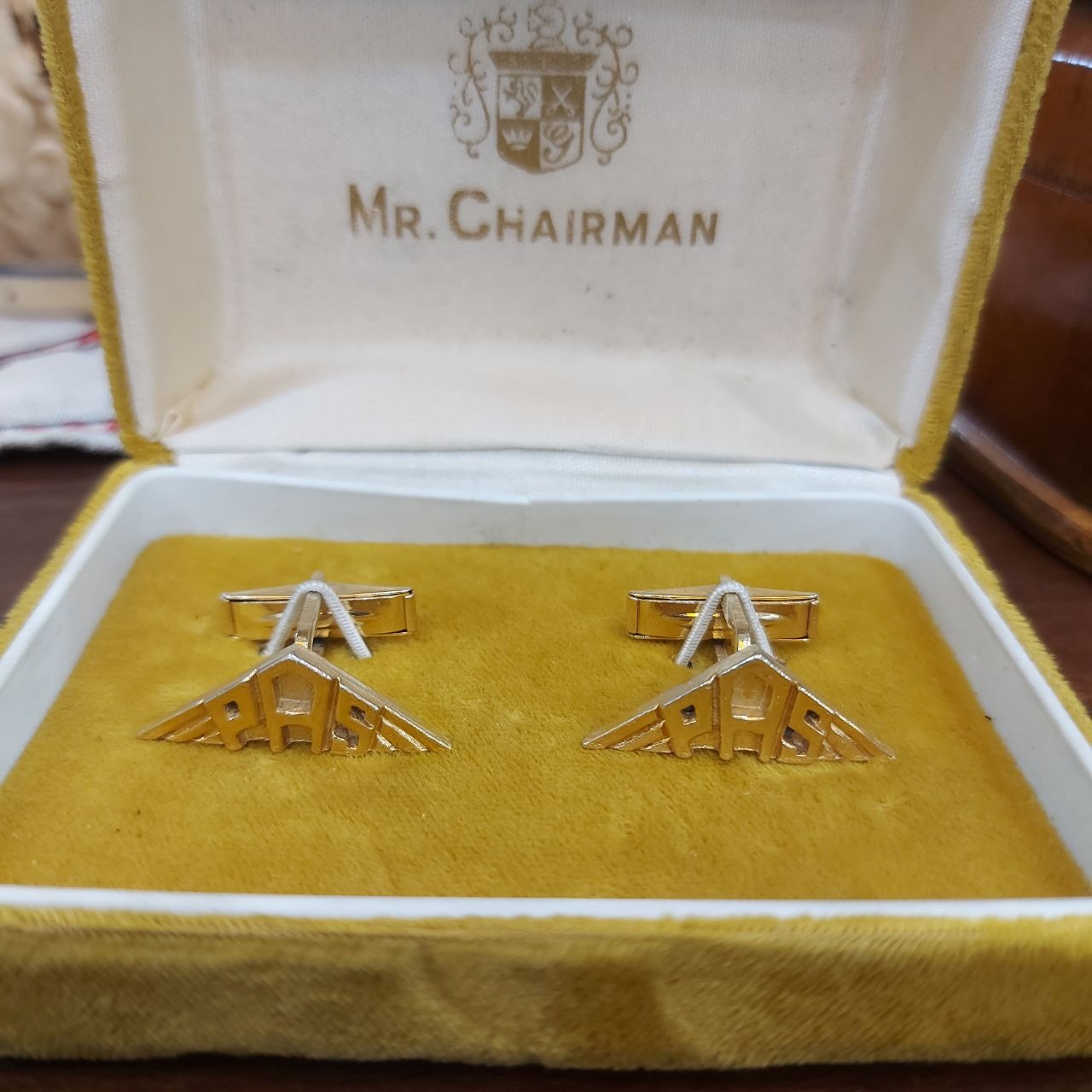 دکمه سردست خلبانان شرکت هواپیمائی پارس (پاس)