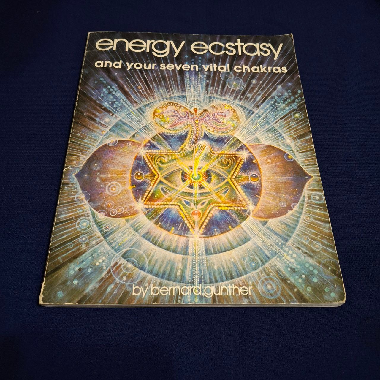 کتاب اکستازی و انرژی هفت مراکز بدن مصور نایاب